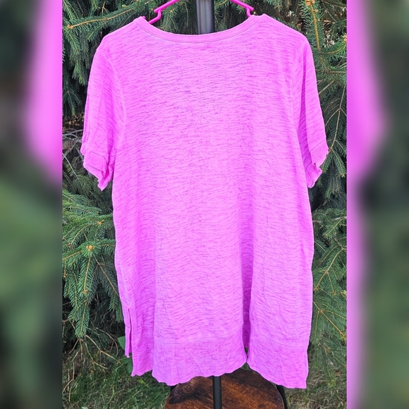 Lane Bryant Bright V-neck Tee with Pineapple & Star Applique Size 18/20 - Picture 2 of 3